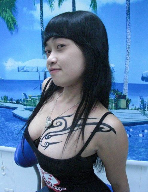 tato di payudara wanita