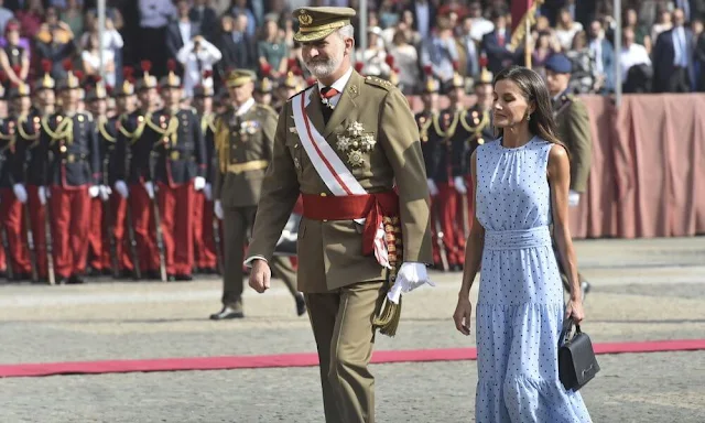 Queen Letizia wore a Gabriela light blue polka-dot midi dress by And Me Unlimited. Princess Leonor will turn 18 on October 31