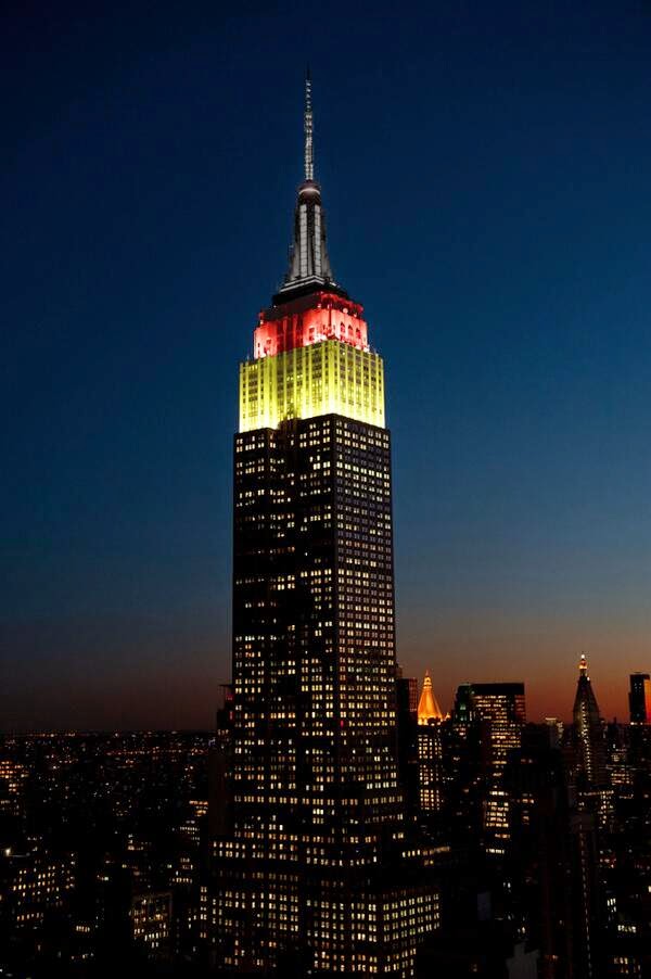 http://www.rp-online.de/sport/fussball/wm/dfb/selbst-das-empire-state-building-strahlt-in-schwarz-rot-gold-aid-1.4374482