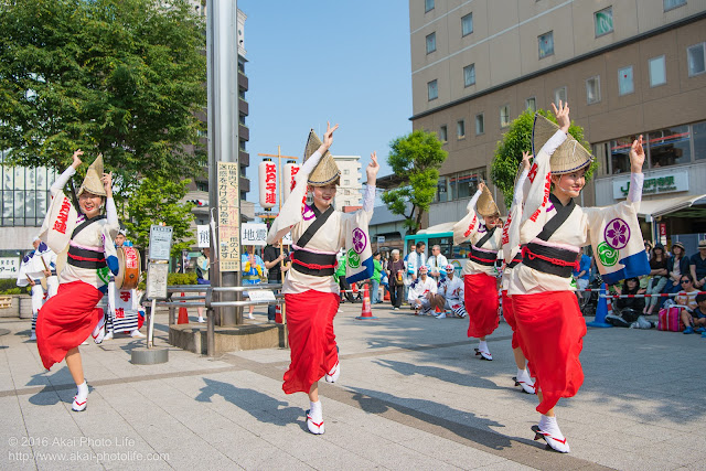  高円寺駅北口広場、江戸っ子連の舞台踊り 2