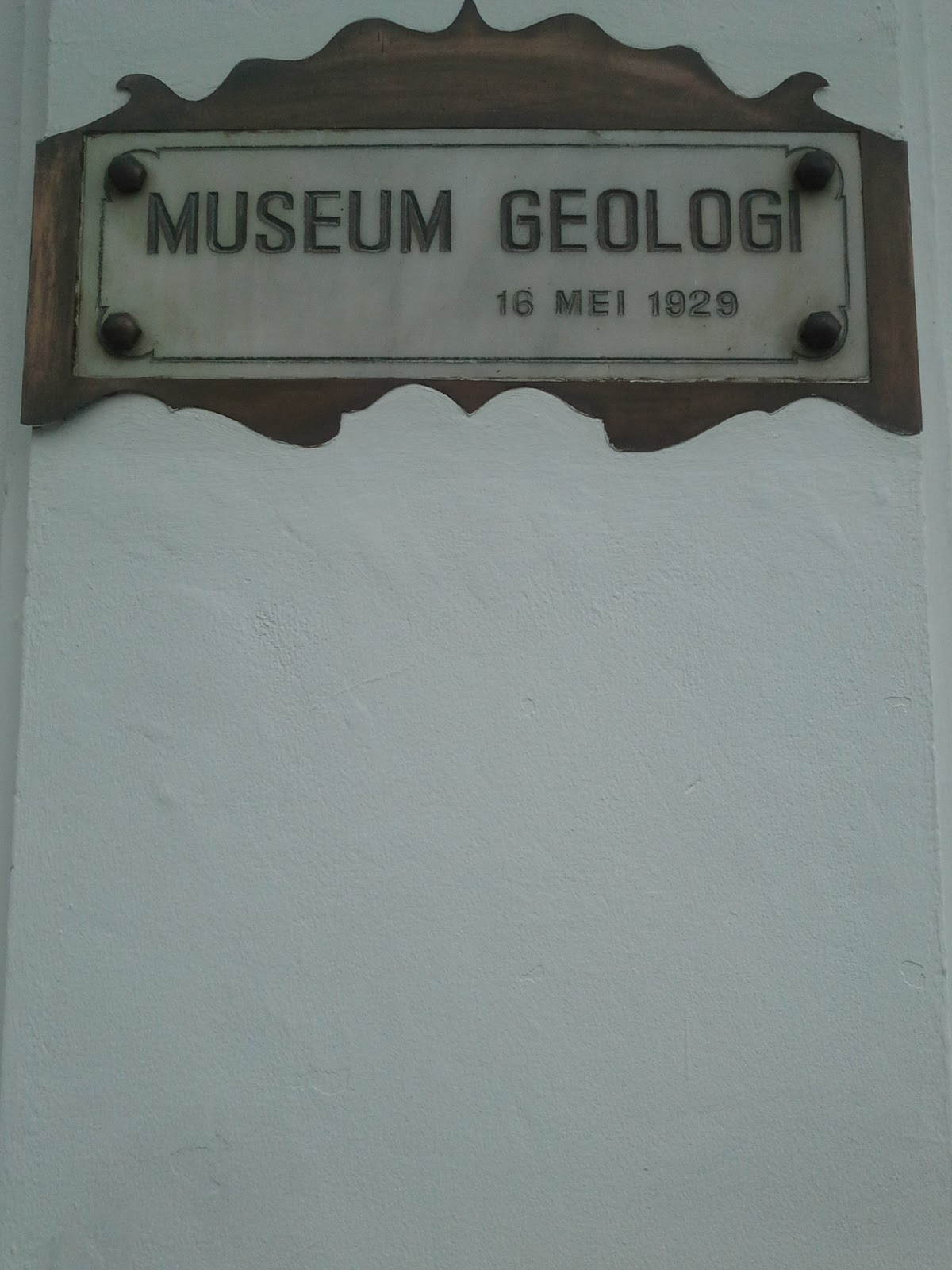 Papan Museum Geologi Bandung