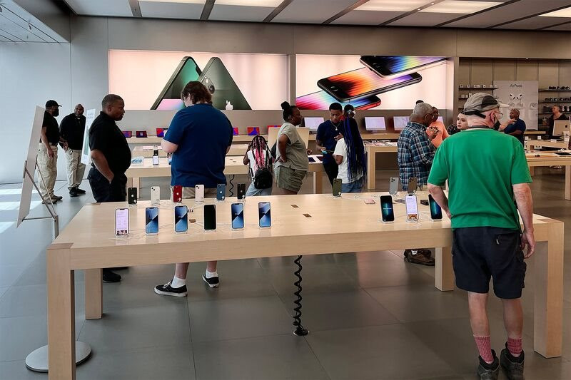 Chiến lược cao tay của Tim Cook tại Ấn Độ: Bán iPhone giá cao hơn ở Mỹ, điện thoại dưới 7 triệu đồng là điều không thể - Ảnh 3.