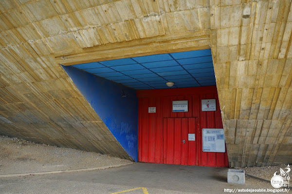 Saint-Nazaire - Palais des sports, Salle des sports des grand marais, "La Soucoupe"  Architectes: Louis Longuet, René Rivière, Roger Vissuzaine, Gustave Joly  Ingénieurs: René Sarger, Jean-Pierre Batellier  Construction: 1963 - 1970 