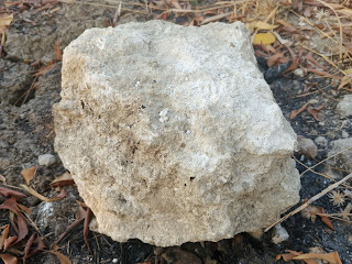 Batu kapur bongkahan untuk tanah pertanian