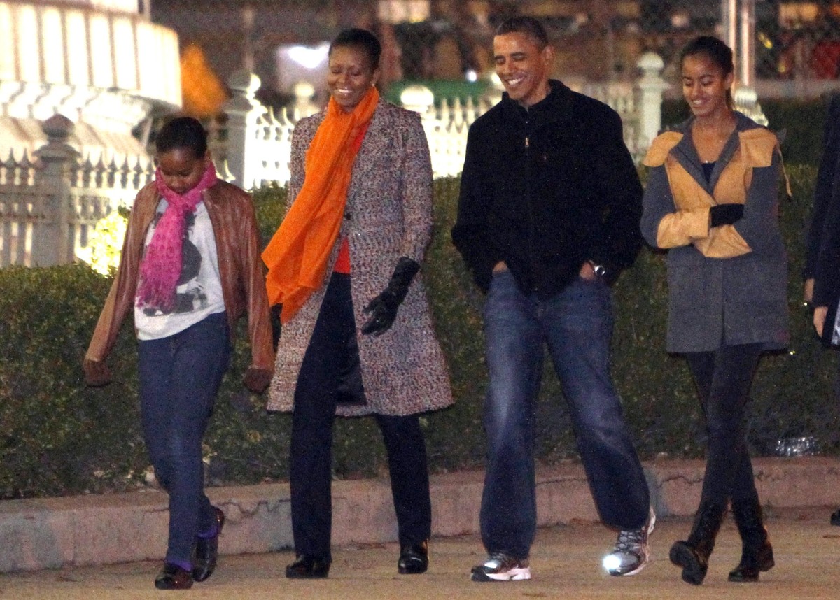 Myne Whitman Writes: The Obama Daughters Dressed For 