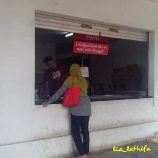 Mari Belanja di Koperasi Pabrik Khong Guan