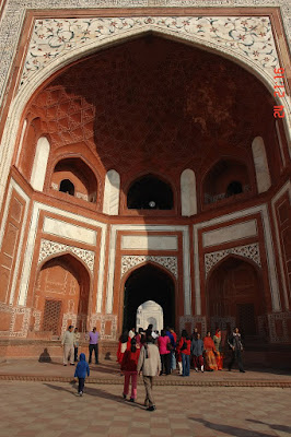 Tourists thronging the structure that is the gateway to the Taj Mahal