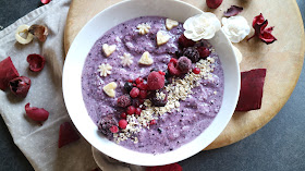 bridget jones, food, recipe, blueberries, banana, oats, smoothie bowl, vegan, vegetarian, valentines, blue soup 