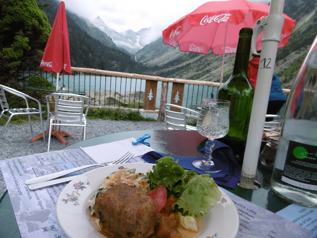 Lunch at Lac du Gaube, Haute Pyrenees, France. Photo by Loire Valley Time Travel.