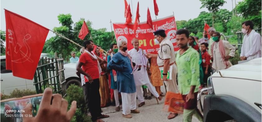  बिहार में बढ़ती महंगाई,बेरोजगारी,भ्रष्टाचार,बढ़ते अपराध के विरुद्ध में मार्क्सवादी कम्युनिस्ट पार्टी ने आक्रोश प्रदर्शन किया 