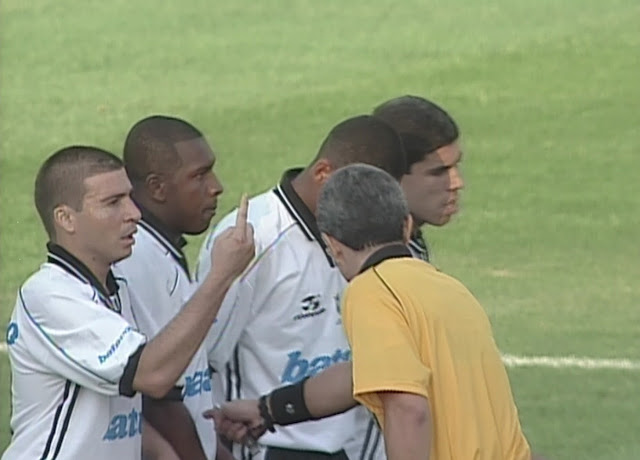 Com dois gols de Luizão, o Corinthians venceu o Atlético-MG no estádio do Morumbi