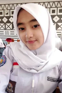 Siswi SMA Cantik Berjilbab