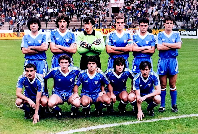 ATHLETIC CLUB DE BILBAO - Temporada 1987-88 - Urtubi, Patxi Salinas, Biurrun, Andrinúa, Lizarralde, Ferreira; Gallego, Joseba Aguirre, Elguezábal, Uralde, Sarabia. REAL SPORTING DE GIJÓN 2 (Joaquín Villa 2) ATHLETIC CLUB DE BILBAO 2 (Sarabia, Uralde). 08/11/1987. Campeonato de Liga de 1ª División, jornada 10. Gijón, Asturias, estadio del Molinón.