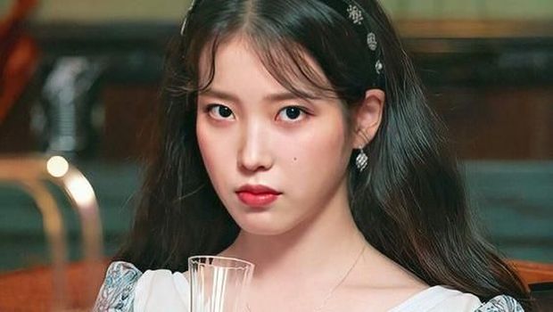 IU