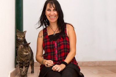 woman marries her cats