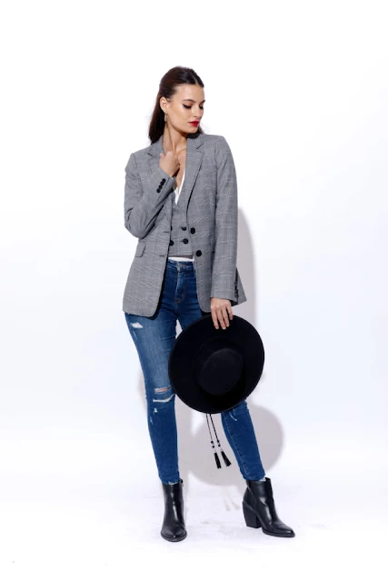 SHOES TO COMBINE WITH CASUAL LOOKS