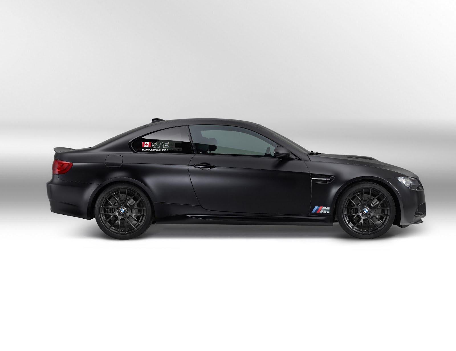 2012_BMW_M3_%28_E92_%29_DTM_Champion_Edition_004_4879.jpg
