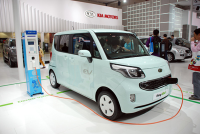 Фото Укринформ:электроавтомобиль КIA Motors