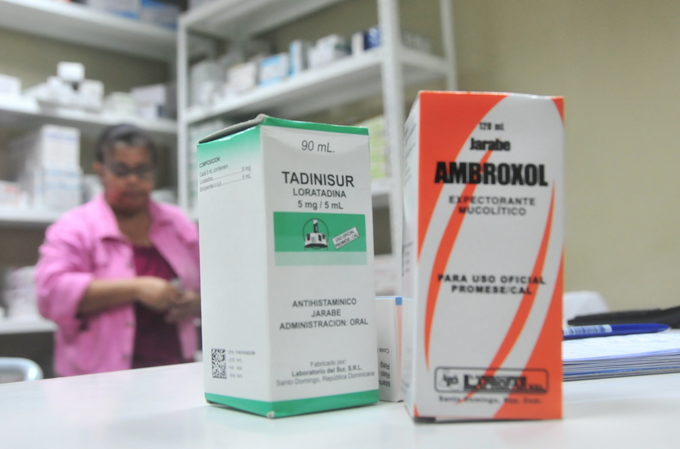 Pocos y caros: Medicamentos anti-Covid y antigripales escasean