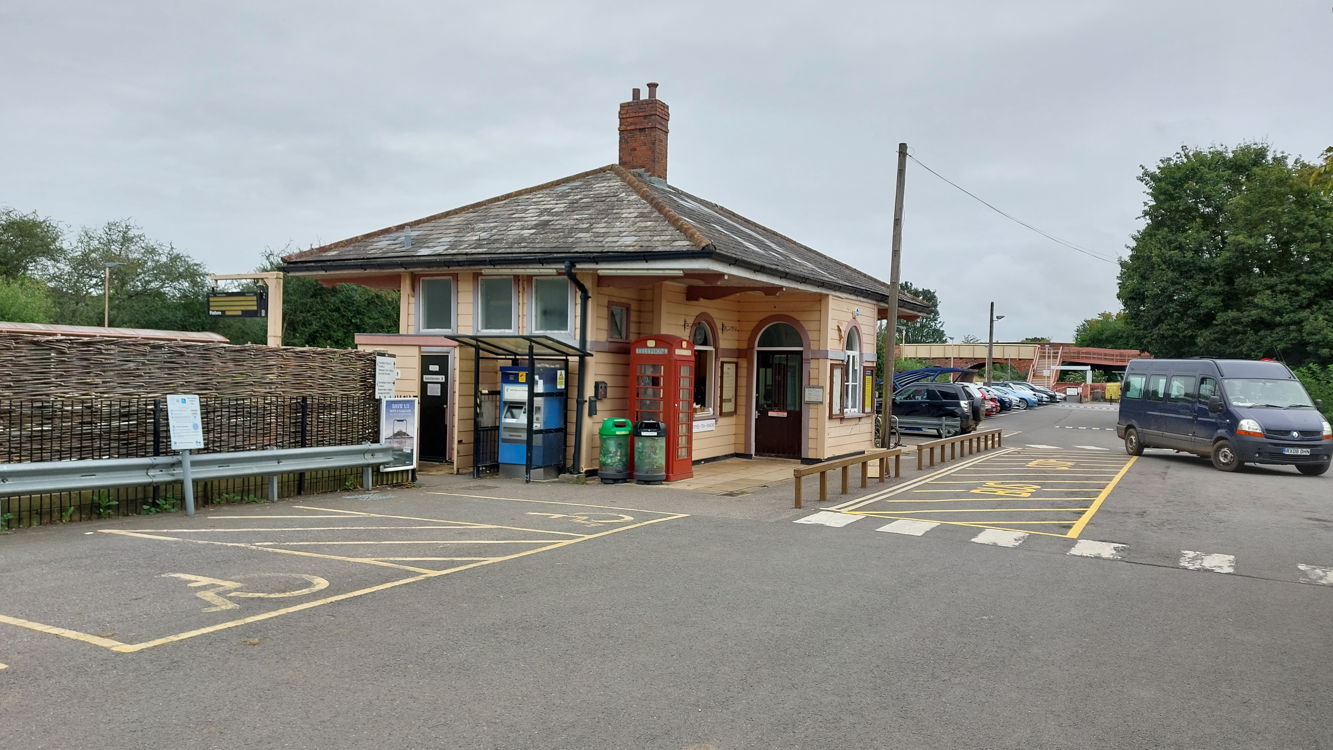 Charlbury station