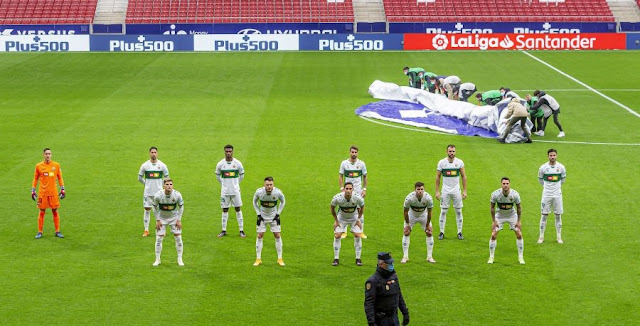 ELCHE C. F. Temporada 2020-21. Edgar Badía, Fidel, John Donald, Josema Sánchez, Gonzalo Vedú, Barragán. Raúl Guti, Josan Ferrández, Iván Marcone, Lucas Boyé y Tete Morente. CLUB ATLÉTICO DE MADRID 3 ELCHE C. F. 1. 19/12/2020. Campeonato de Liga de 1ª División, jornada 14. Madrid, estadio Wanda-Metropolitano, sin público. GOLES: 1-0: 41’, Luis Suárez. 2-0: 58’, Luis Suárez. 2-1: 64’, Lucas Boyé. 3-1: 80’, Diego Costa, de penalti.