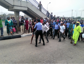 Citizens, beaten,pedestrian, bridge,Lagos,Nigeria