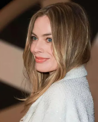 9-Margot Robbie pictures and photos-Top 10 Famous Hollywood Actress in World of 2023 (Most Beautiful Actresses 2023)