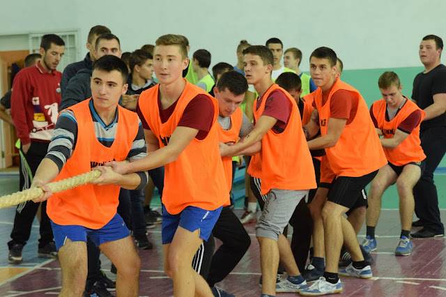 В спортивній залі головного корпусу МНАУ відбулося спортивне свято «Козацькі ігри».