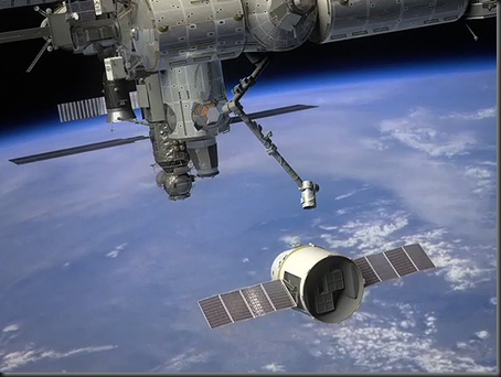 Concepção artística da Dragon se aproximando da ISS (Foto: SpaceX)