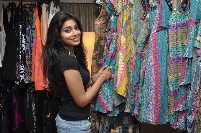 Shreya preview designs at Oakwood Premier Images