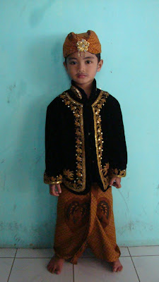 Achmad Firdaus Pakaian  Adat  Sunda 