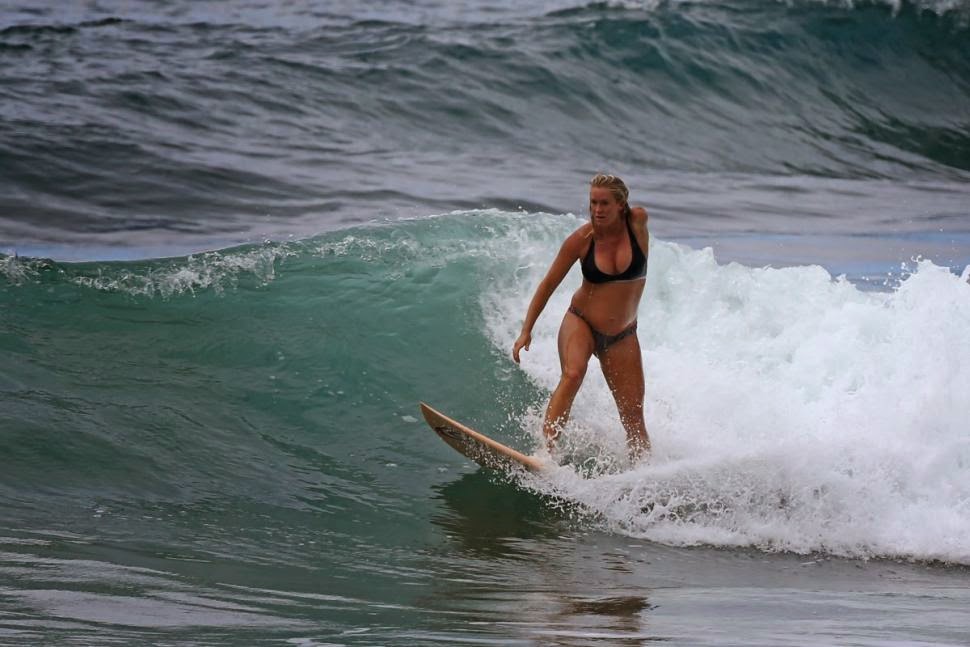 http://www.nydailynews.com/entertainment/gossip/surfer-bethany-hamilton-catches-waves-6-months-pregnancy-article-1.2149031