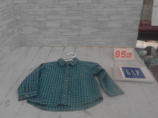 中古品　子供服　９５㎝　GAP　チェック柄　長袖シャツ　２９８円