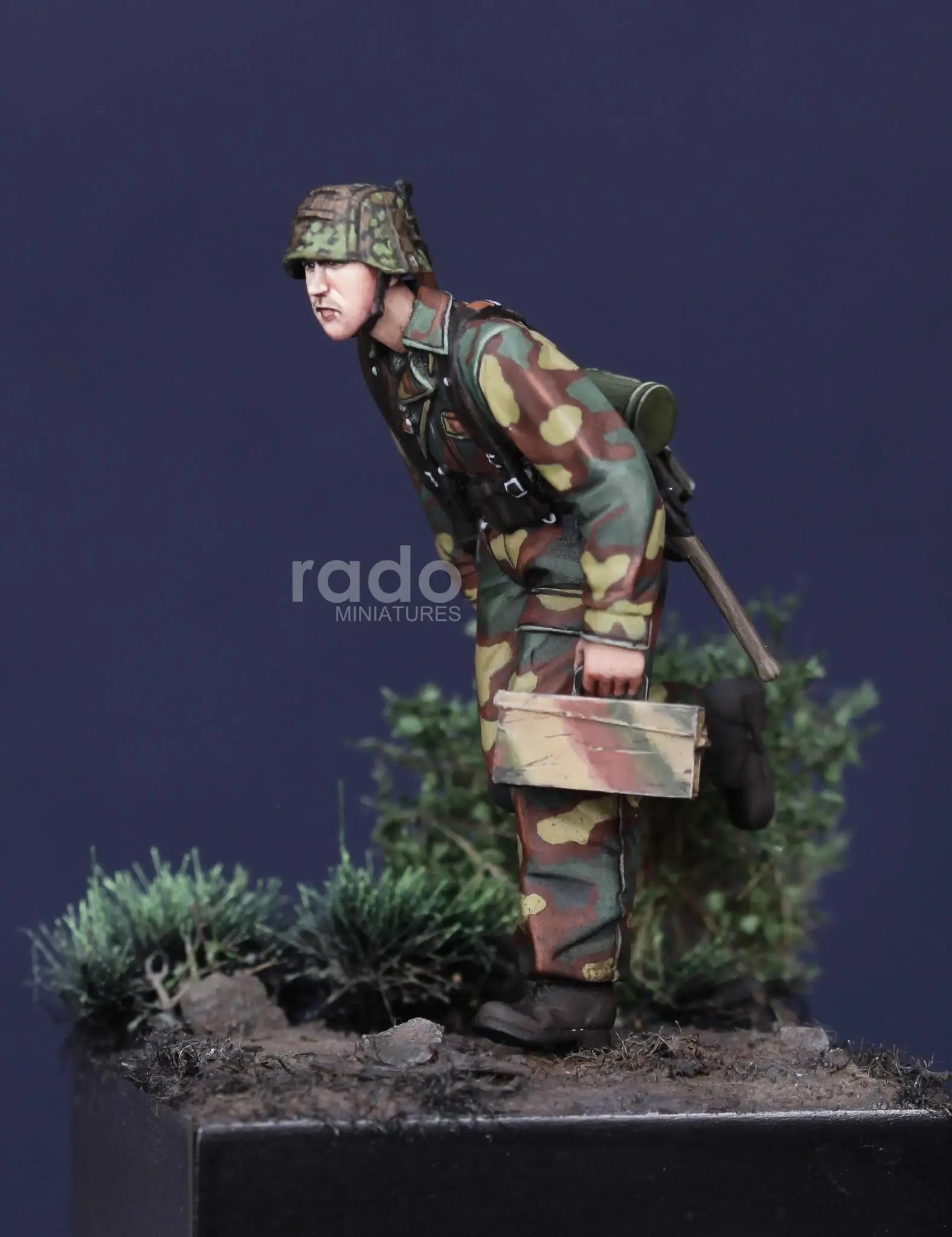 Underneath Hearth, W-SS Shutze w/Kar.98, Normandy 1944 Under fire series From Rado Miniatures 1/35th scale-4