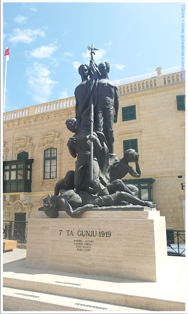 Praça da República; Sette Giugno Monument; 