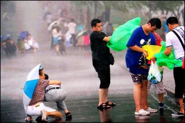 A  Powerful Typhoon in Shangai, China Seen On www.dil-ki-dunya.tk
