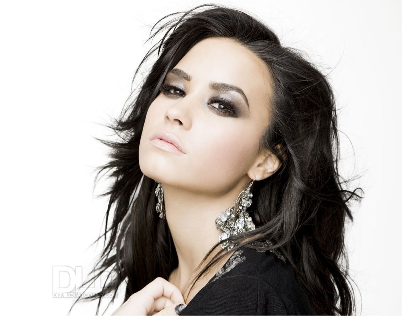 https://blogger.googleusercontent.com/img/b/R29vZ2xl/AVvXsEhFXZR2jLT0y6Eqio9PxpkQ1Ifh_B7V9dSYRIvmtjpwf9HQdbIyeG9q6Ve4FL59d1nke4RNg73inSi6CyZD70RQu5KNjBKAW0FhjWTutdvViZdxGCsqillcH2cHTm7W7JY7c44xFqYjydju/s1600/Mulher-Demi+Lovato+-+by+AL..jpg