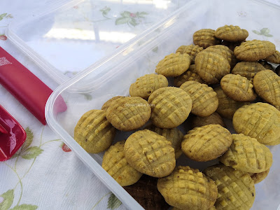 resepi mudah buat biskut untuk baby, biskut baby, biskut baby tanpa gula, homemade biskut baby tanpa gula, resepi biskut baby 3 bahan paling senang nak buat, resepi biskut bayi cair di mulut, buat sendiri bsikut baby, resepi biskut raya untuk bayi yang sedap, resepi biskut kurma baby, resepi biskut kurma baby yang cair di mulut, biskut baby homemade, resepi biskut kurma bayi yang cair dimulut, biskut baby  bulan, resepi biskut teething, resepi biskut baby melt in mouth, resepi biskut bites