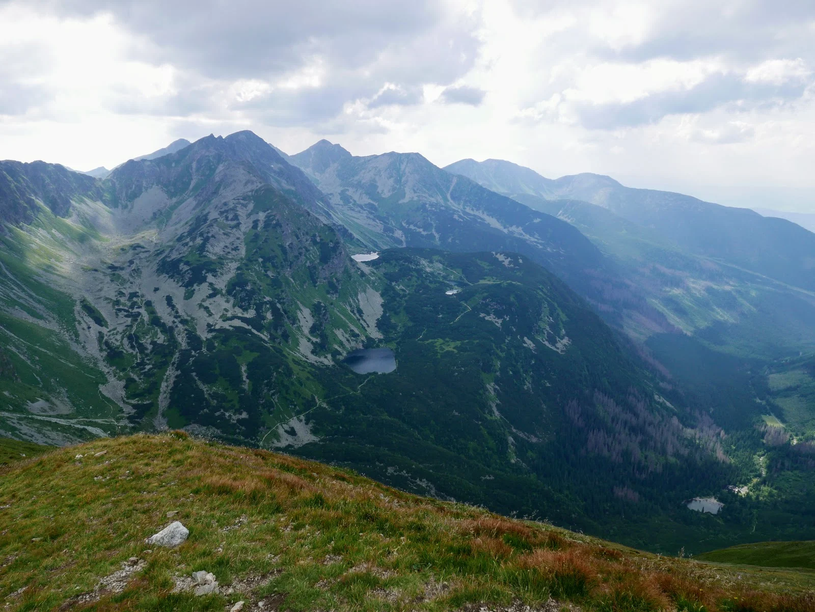 tatry, tatry zachodnie, tatry blog, tatry zachodnie blog, tatry słowacja, tatry słowacja blog, tatry dla początkujących, tatry dla zaawansowanych, szlaki w tatrach dla początkujących, szlaki w tatrach dla średniozaawansowanych, główna grań tatr, tatry zdjęcia blog, tatry latem, tatry latem blog, tatry opis szlaku, Salatín, Baníkov, Hrubá kopa, Plačlivé, Ostrý Roháč, Volovec, Rákoň, Salatyn, Banówka, Rohacz Płaczliwy, Rohacz Ostry, Wołowiec, Rakoń, Rohacka dolina, rohacki kon, orla perć tatr zachodnich, słowacka orla perć