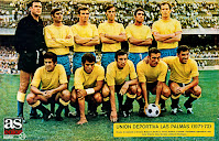 U. D. LAS PALMAS - Las Palmas de Gran Canaria, España - Temporada 1971-72 . Betancort, Martín II, Tonono, Estévez, Carmelín y Castellano; León, Justo Gilberto, Soto, Germán y Gilberto Rodríguez - U. D. LAS PALMAS: se clasificó 5º en la Liga de 1ª División, con Pierre Sinibaldi de entrenador