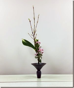 生活の中に花を 岐阜県多治見市池坊いけばな稽古日記 生け花教室 華道教室 生花正風体三種生け ウリバモミジ ハラン キク 生花 初心者のための解説