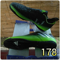 Sepatu Futsal KwS