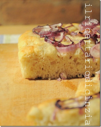 focaccia soffice alle cipolle di tropea