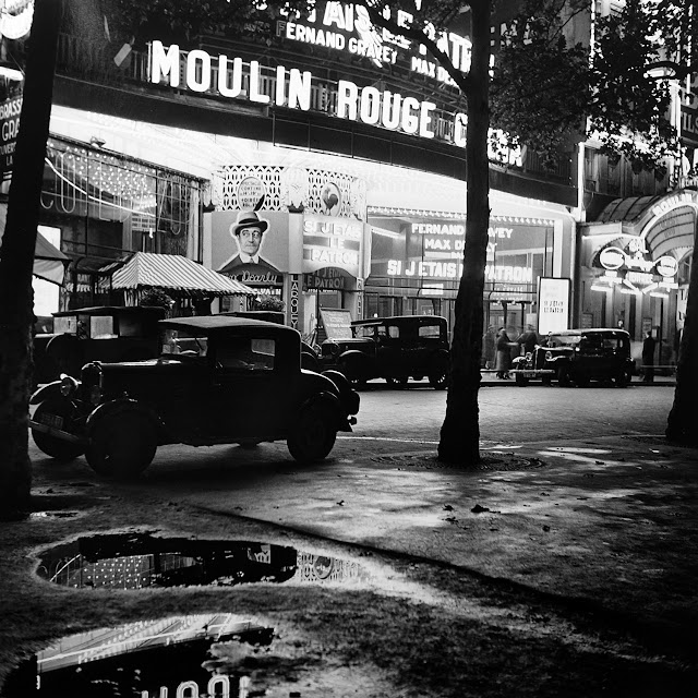1935. Paris at night - photo by Roger Schall