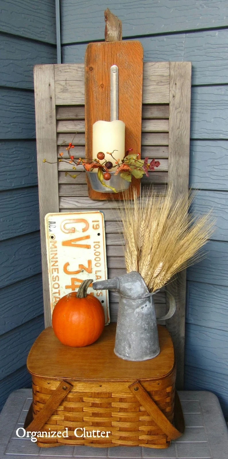 Fall Covered Patio Vignette www.organizedclutterqueen.blogspot.com