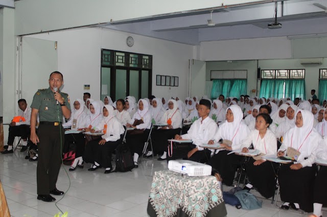 DIHADAPAN MAHASISWA BARU POLTEKES BHAKTI MULIA, KASDIM HIMBAU WASPADAI PROXY WAR