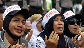 Keinginan dan mimpi para pegawai tenaga honorer untuk diangkat menjadi PNS harus kembali k Honorer Kembali Menangis, Mimpi jadi PNS Dikandaskan MK