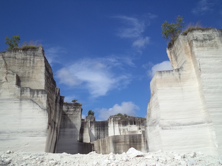 White Block Art Seni Batu Kapur Emak Mbolang