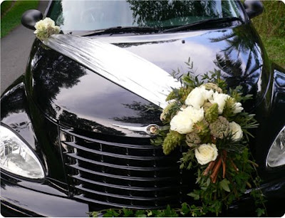 Parking the bouquet at the side adds chic to the wedding car will definitely