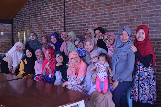 First Meetup Komite Jogja Muslimah Preneur Periode 2017-2019 di Go Rich Bar and Kitchen